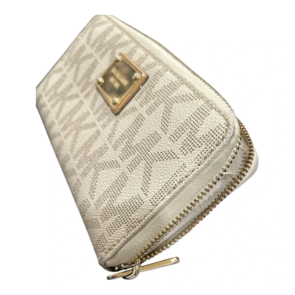 Michael Kors Jet Set Item Vanilla Zip Around Continental Wallet Vanilla